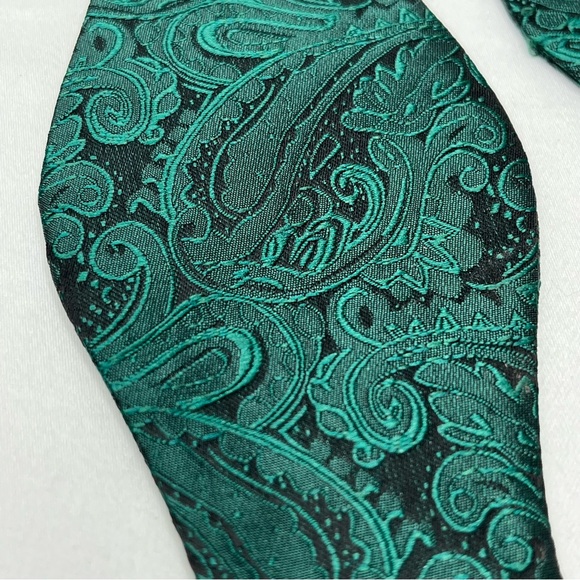 Hunter Green Bow Tie - Picture 8 of 8